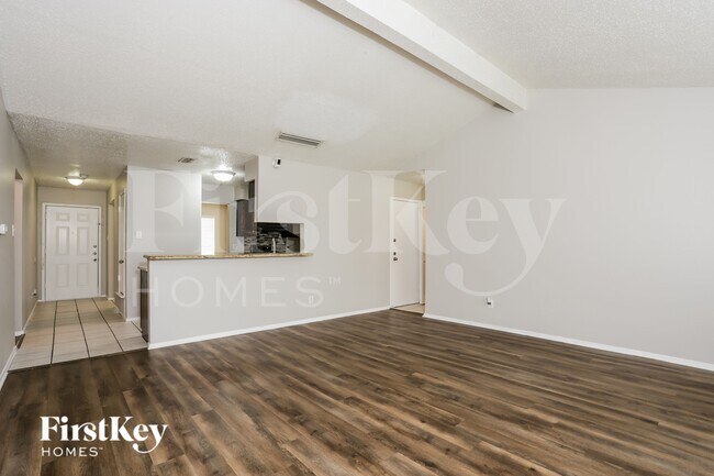 Foto del edificio - 612 Coolwood Ln