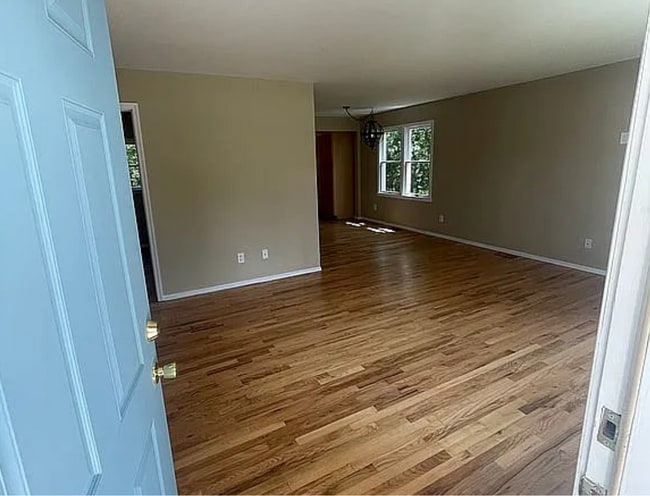 Building Photo - 250 Lakeside Trl