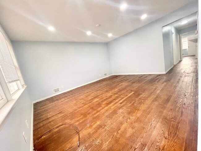 Building Photo - 38 Point View Terrace