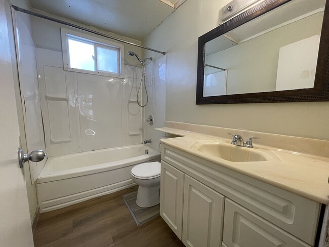 Photo du bâtiment - 4324 Bowness Rd