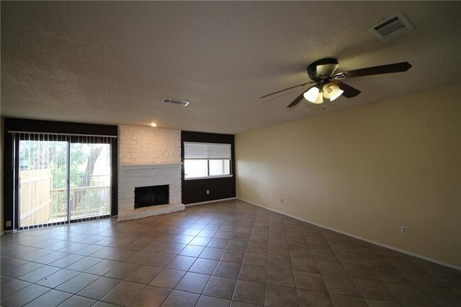 Building Photo - 3619 N Hills Dr