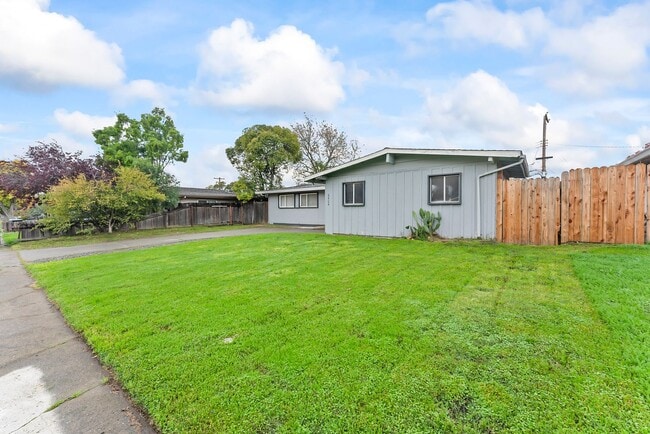 Building Photo - 6404 Stoneman Dr