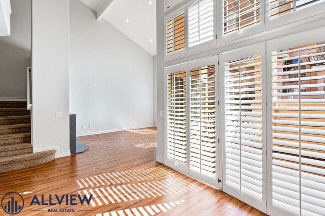 Foto del edificio - 2 Bed, 2.5 Bath Condo with Loft Available ...