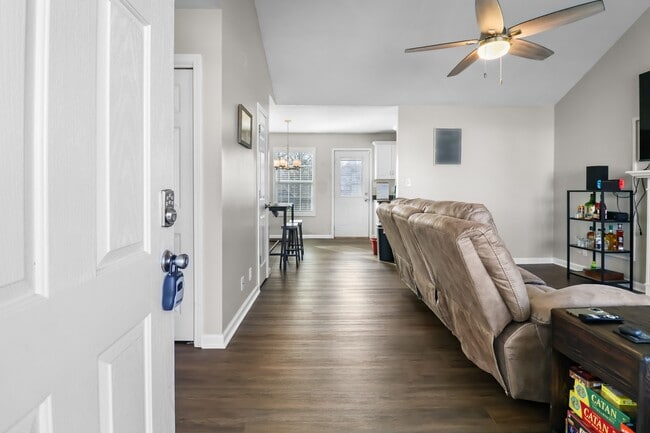 Foto del edificio - 3741 Cave Mill Ct