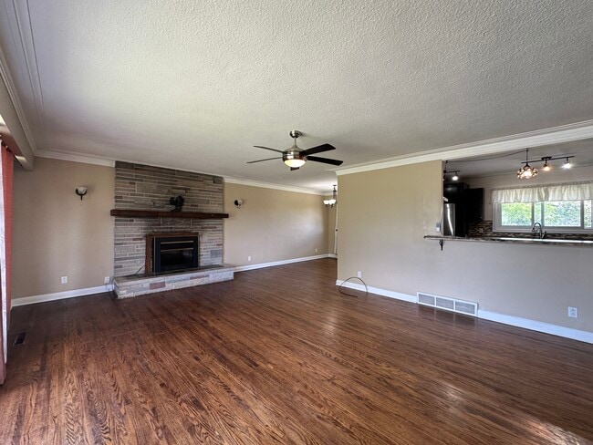 Building Photo - 108 Sidney Crescent