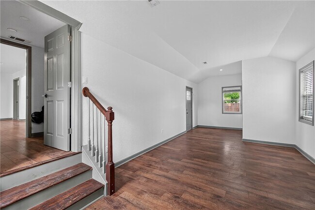 Building Photo - 519 N 8th St