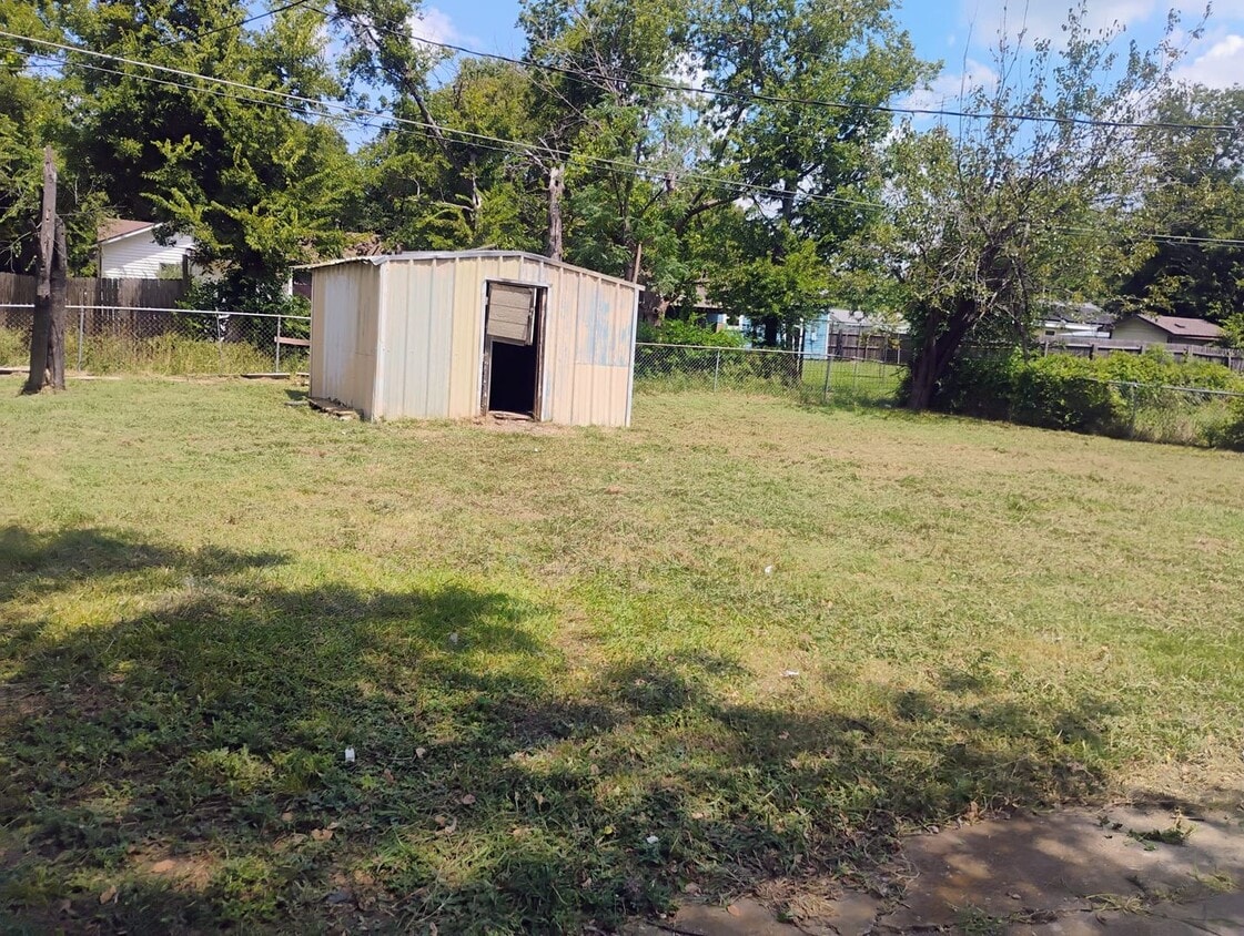 Building Photo - 609 Freeman Dr