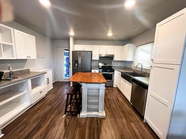 Foto del edificio - Single-Level 2 bedroom, 1 bathroom home Av...