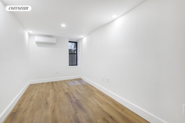 Building Photo - 71 Weirfield St