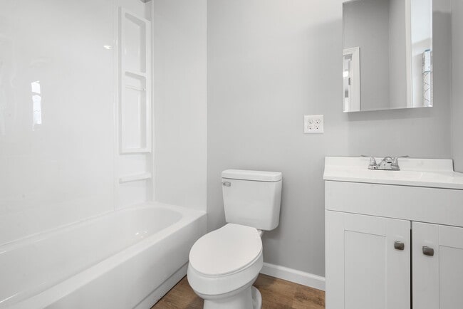 Building Photo - 113 Temple St