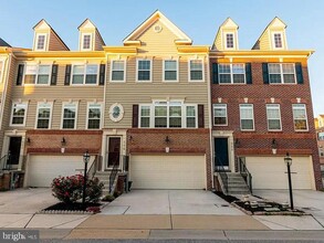 Building Photo - 846 Oriole Ave