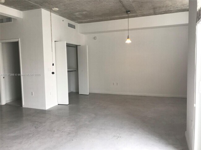 Foto del edificio - 234 NE 3rd St