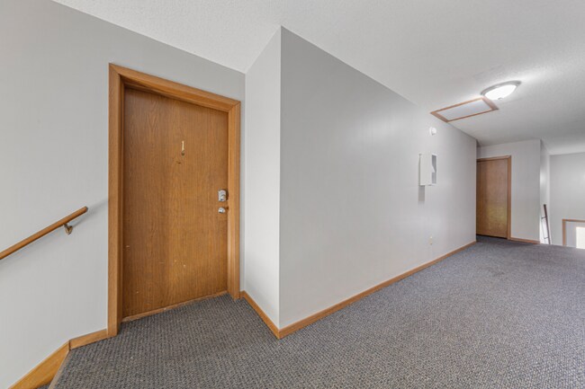 Foto del edificio - 1402 Division St W