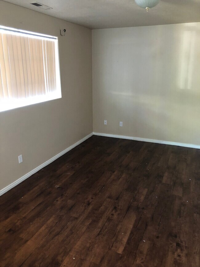 Foto del edificio - 664 N 2720 E