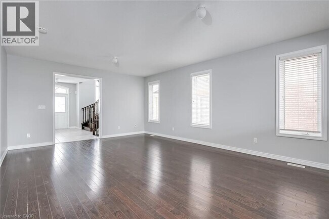 Building Photo - 2105 Falling Green Dr