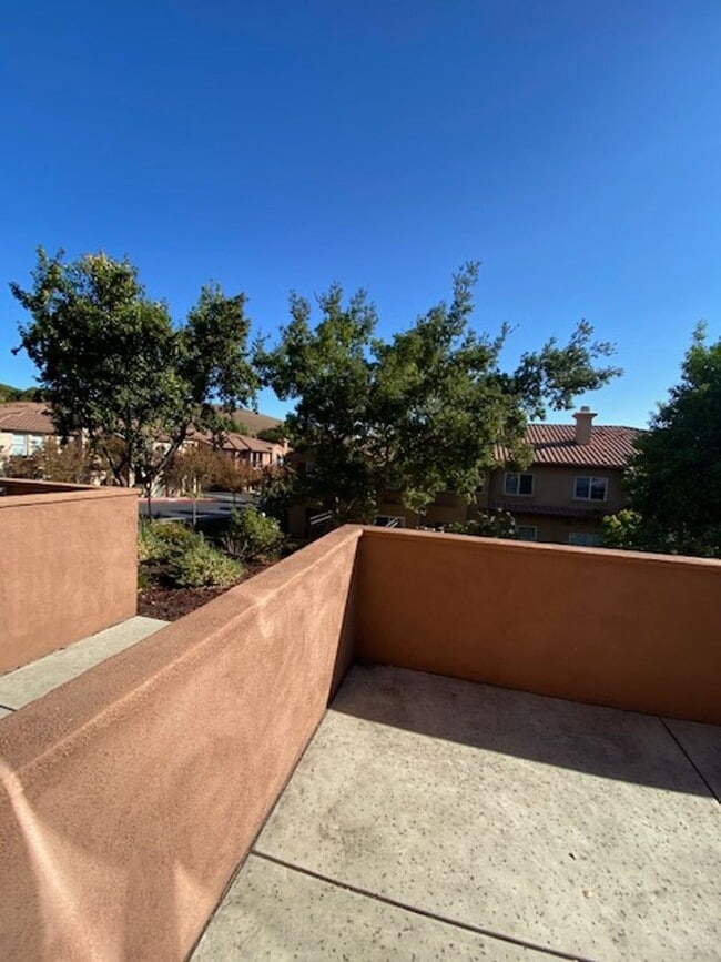 Building Photo - Great Shape Condo in Desirable Livermore CA