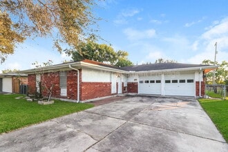 Building Photo - 517 N Linden Dr