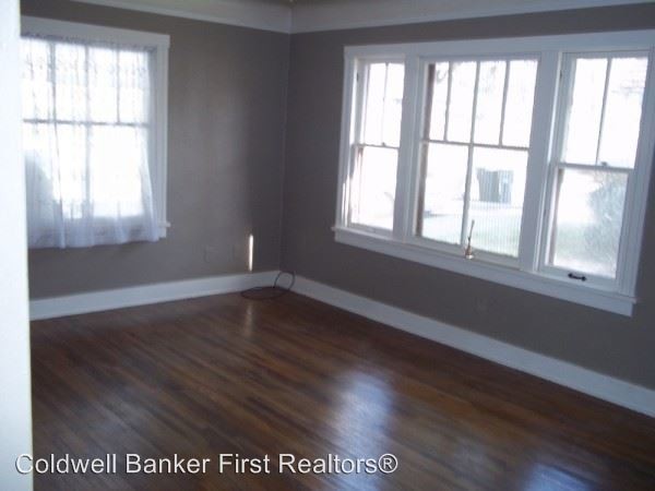 Building Photo - 318 S Palouse St
