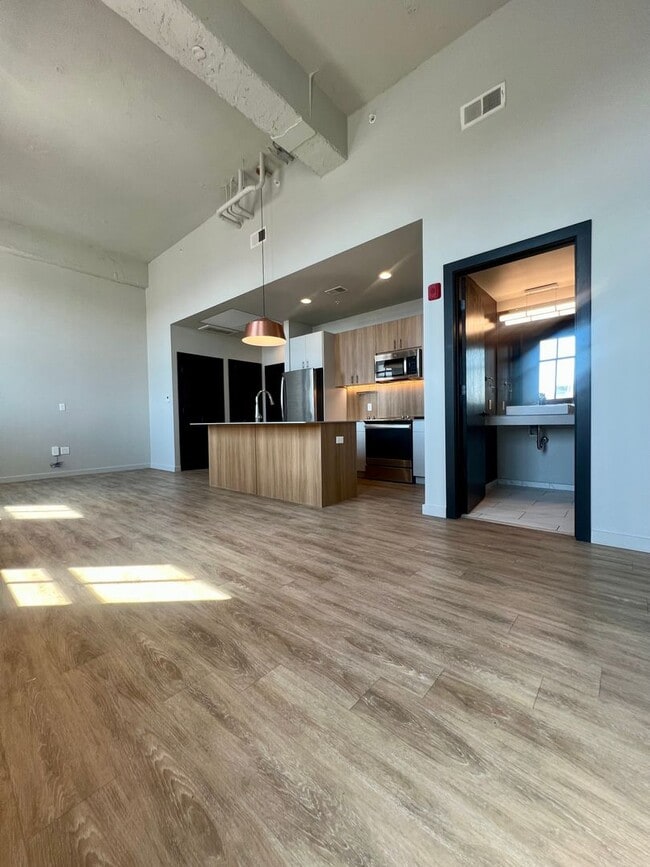 Interior Photo - Malone