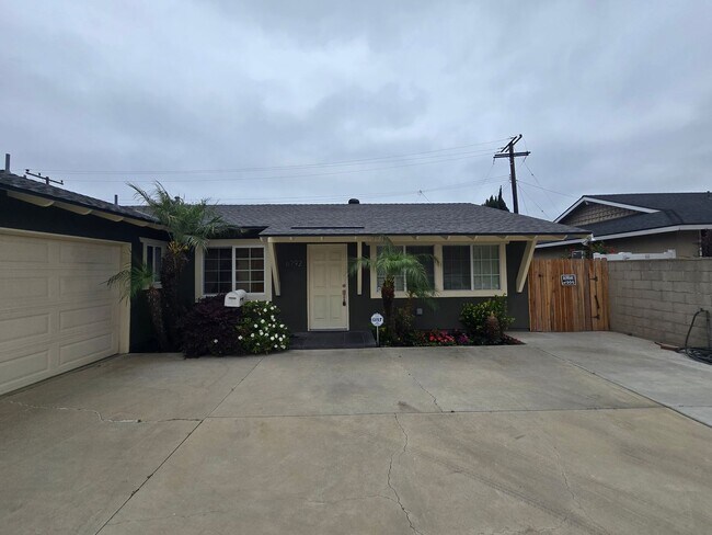 Foto del edificio - Beautiful 4 Bedroom 2 Bathroom Home,