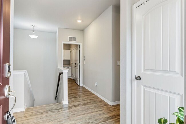 Building Photo - 5767 Heathland Terrace