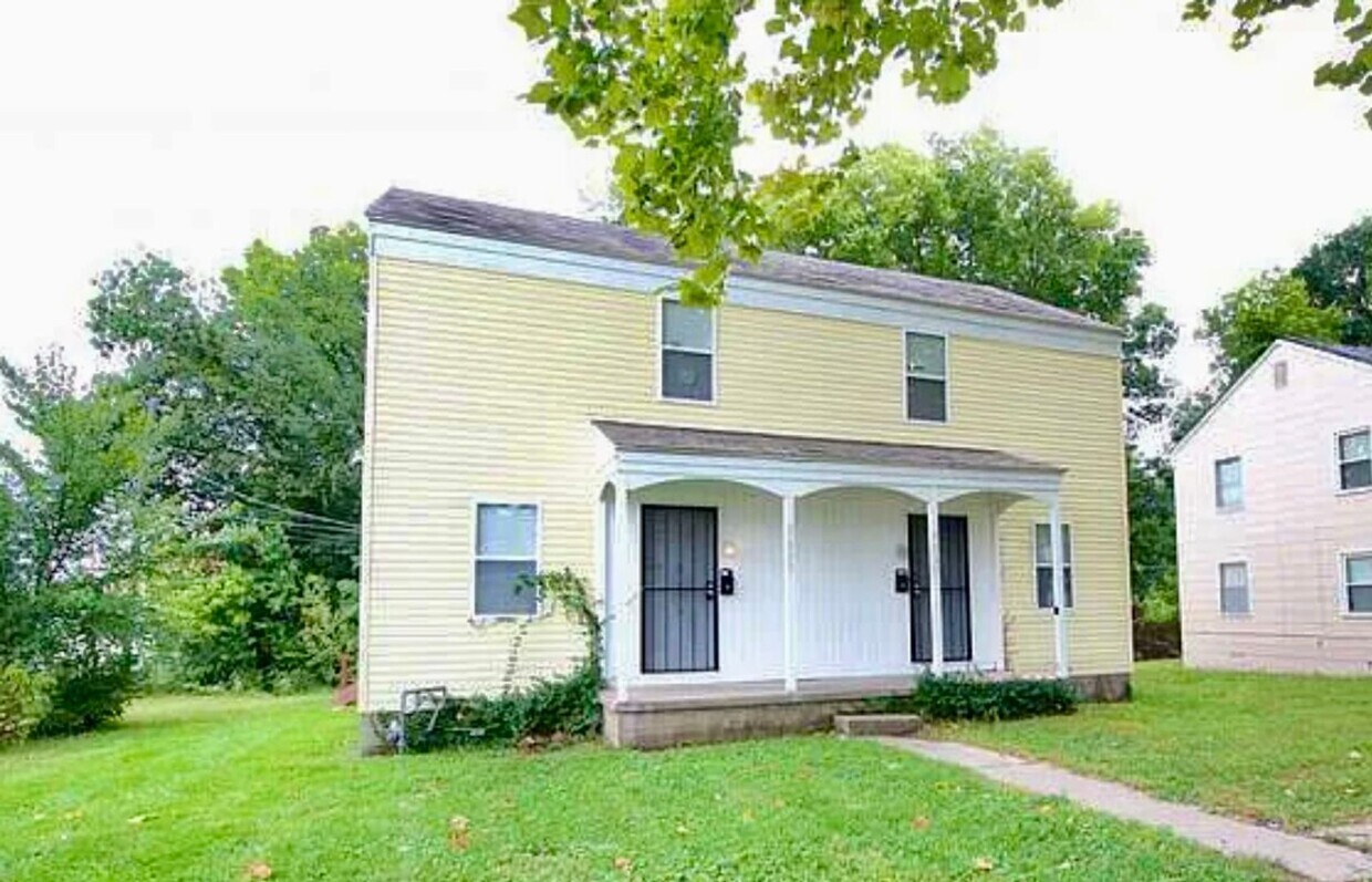 Primary Photo - 3 Bedroom/2 Bath Duplex For Rent! *** 1/2 ...