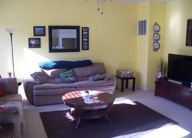 Foto del edificio - 2457 Walnut Bottom Rd