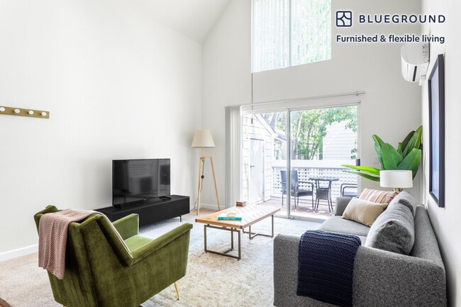 Foto del edificio - 900 Pepper Tree Ln
