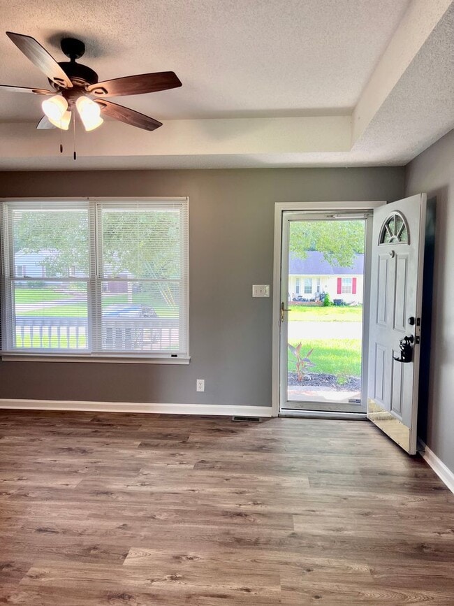 Building Photo - 414 Woodale Dr