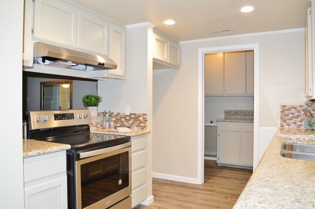 Building Photo - 3 br, 2 bath House - 10350 Reigl Rd