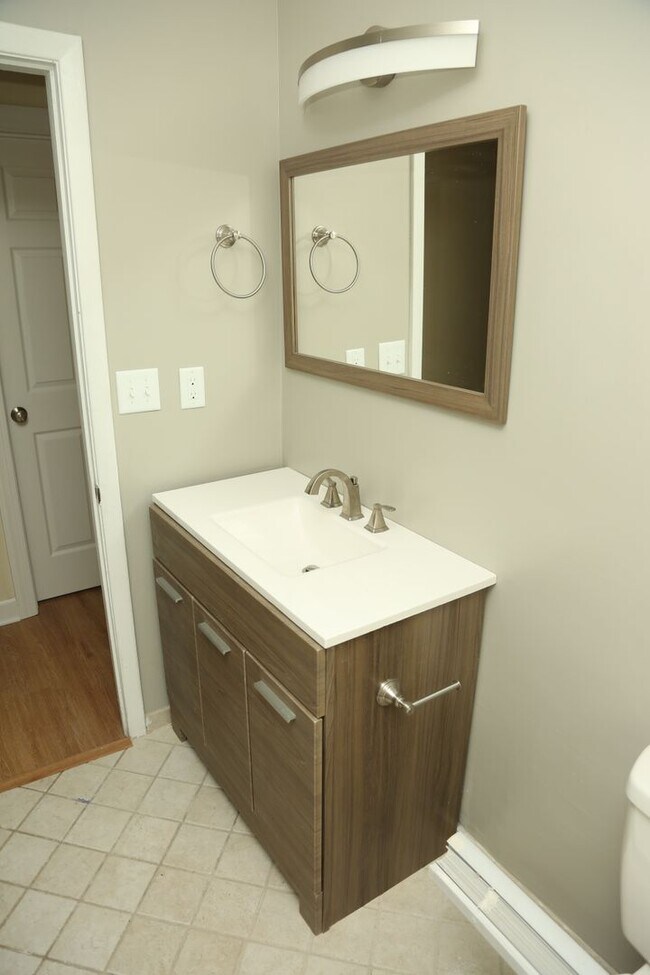 Foto del edificio - 608 Rockcreek Rd