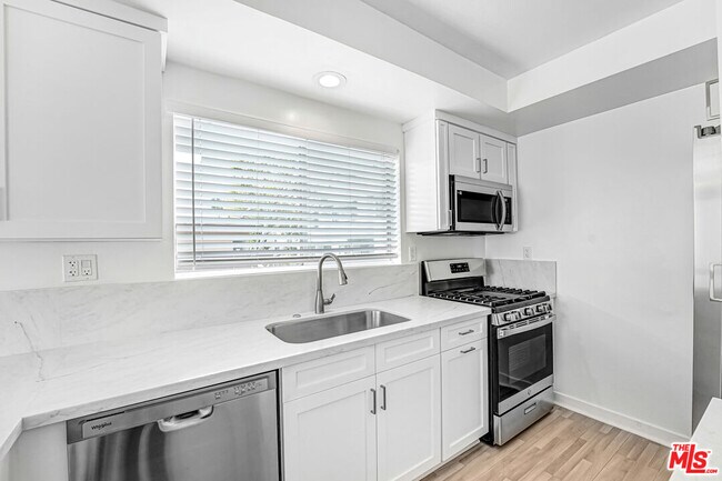 Foto del edificio - 10393 Almayo Ave