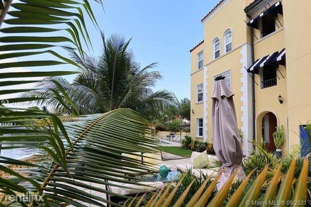 Foto del edificio - 4812 Pine Tree Dr