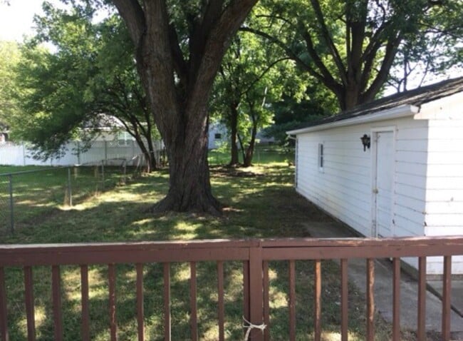 Foto del edificio - 2409 E 9th St