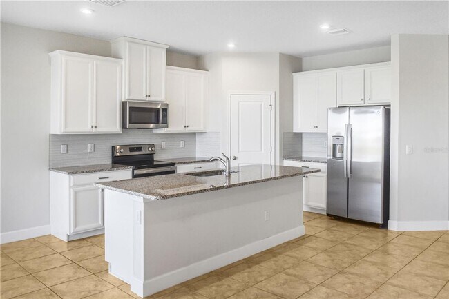 Foto del edificio - Open concept home offering four bedrooms, three baths, a two car garage and open lanai.