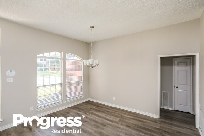Building Photo - 819 Crooked Creek Ln