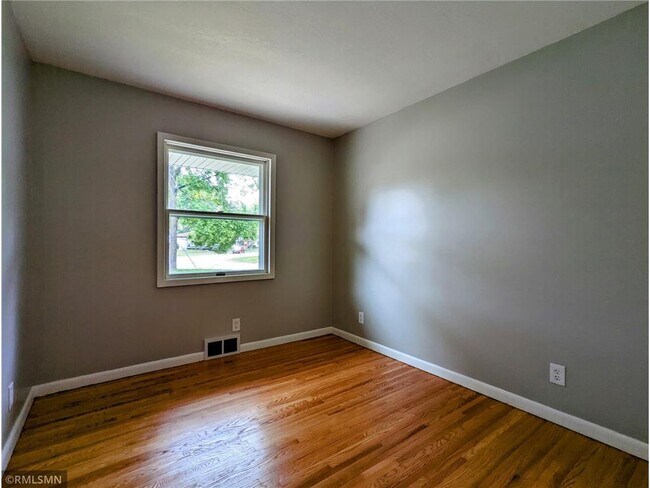 Foto del edificio - 3831 McKnight Rd N