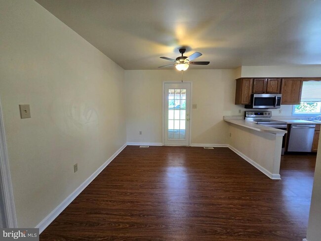 Building Photo - 11242 Craig Ln