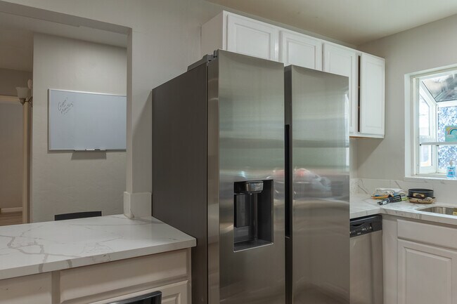 Foto del edificio - 5121 Tipton St