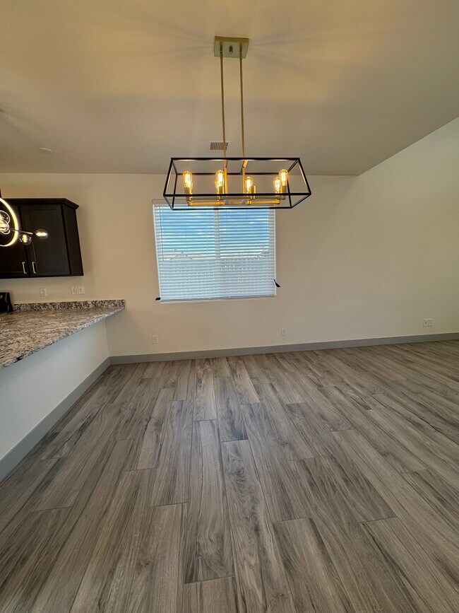 Área de comedor - 3112 N Navajo Dr