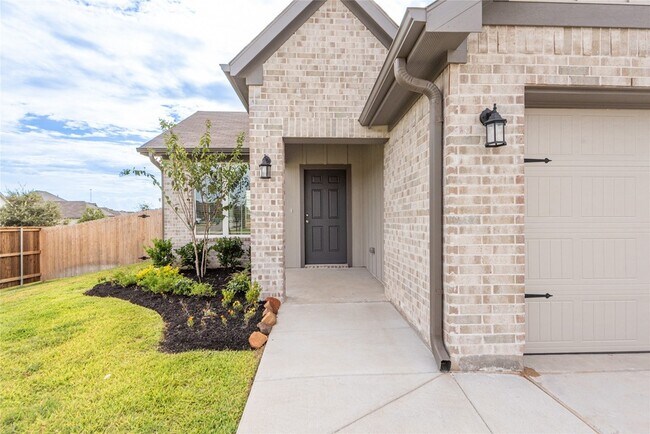 Building Photo - 1500 Lake Ridge Drive