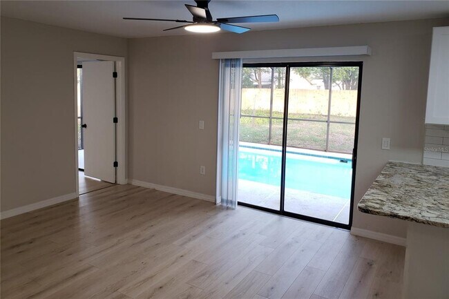 Foto del edificio - 4284 Everett Ave