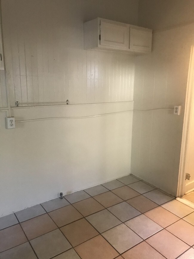 KitchenWall2 - 845 N Los Robles Ave