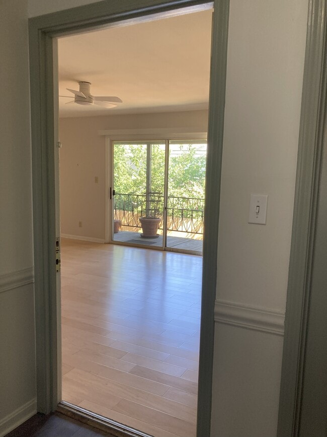Building Photo - 321 Highwood Dr
