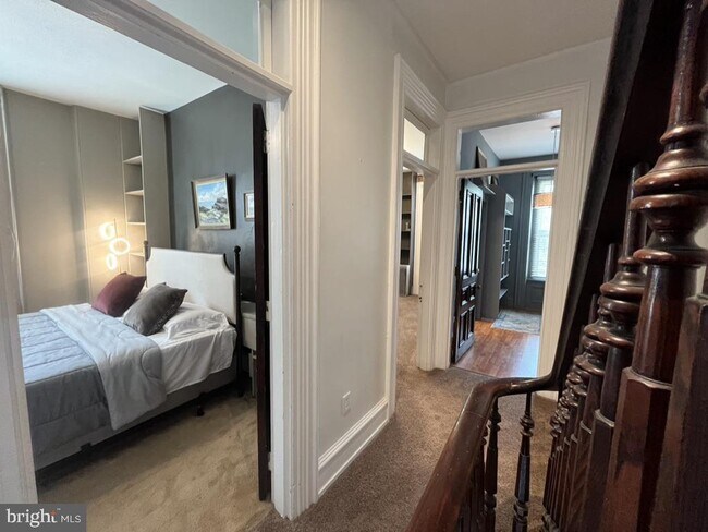 Foto del edificio - 615 W Market St
