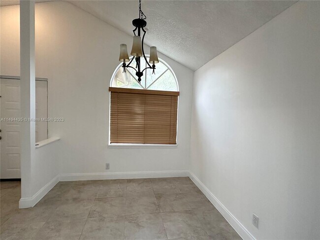 Foto del edificio - 10521 SW 158th Ct