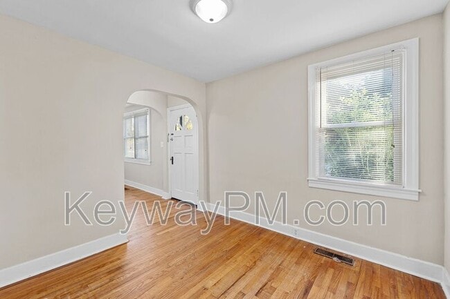 Building Photo - 2085 Heckle St