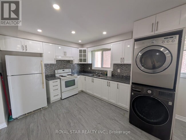 Building Photo - 4051 Dunmow Crescent