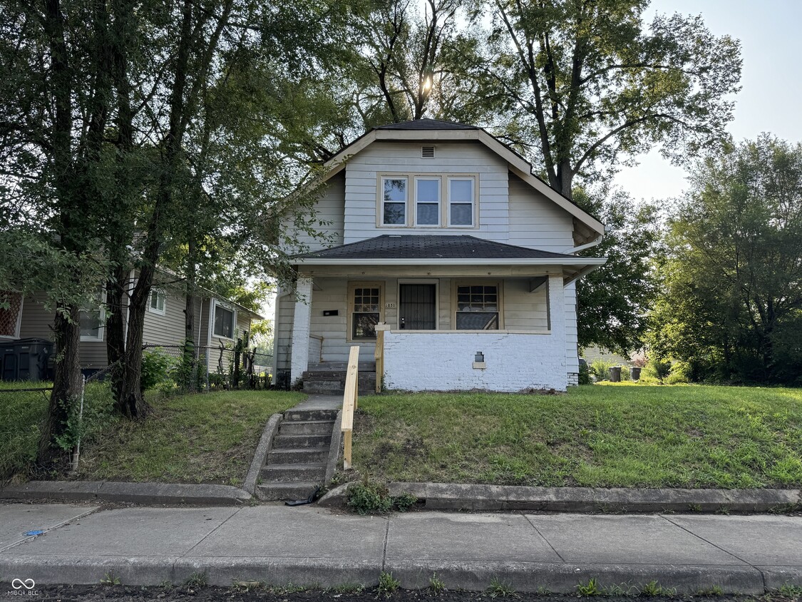 Primary Photo - 1051 N Mount Street