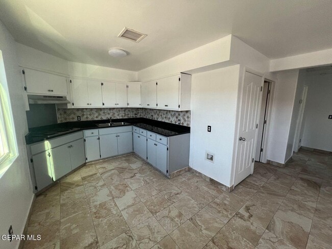 Building Photo - 540 S Yarbrough Dr